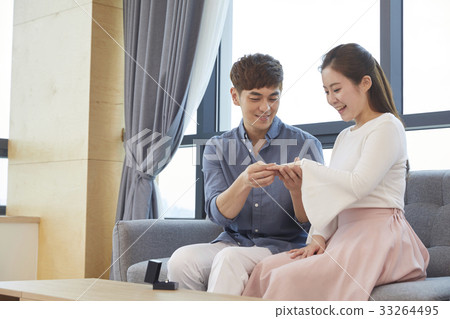 Proposal, couple, bird house, real estate, contract 33264495