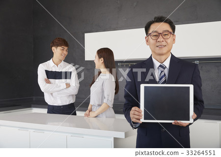 夫妻,經紀人,鳥舍,房地產,合同 夫妻,經紀人,鳥舍,房地產,合同 33264551
