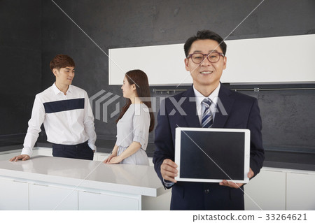 Couples, brokers, birdhouses, real estate, contracts Couples, brokers, birdhouses, real estate, contracts 33264621