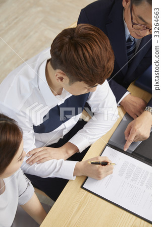 Couples, brokers, birdhouses, real estate, contracts Couples, brokers, birdhouses, real estate, contracts 33264663