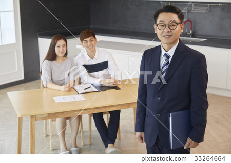 夫妻,經紀人,鳥舍,房地產,合同 夫妻,經紀人,鳥舍,房地產,合同 33264664