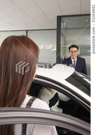 夫妻,經紀人,鳥舍,房地產,合同 夫妻,經紀人,鳥舍,房地產,合同 33264682