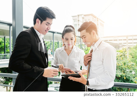 Proffessional team smiling in group meeting Proffessional team smiling in group meeting 33265112