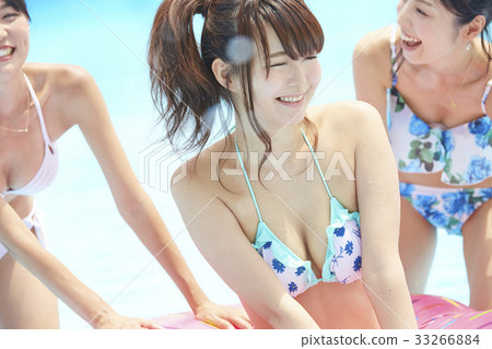 游泳池度假比基尼 游泳池度假比基尼 33266884