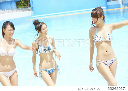 Pool Resort Bikini Girlfriend Pool Resort Bikini Girlfriend 33266937