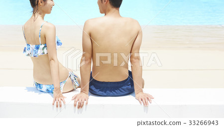 Couple enjoying a date in the pool Couple enjoying a date in the pool 33266943