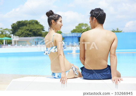 Couple enjoying a date in the pool Couple enjoying a date in the pool 33266945