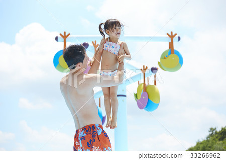 Parent and child playing in the pool 33266962