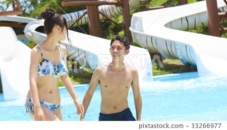 Couple enjoying a date in the pool Couple enjoying a date in the pool 33266977