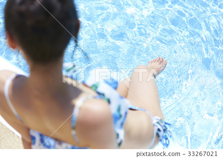 Poolside woman beautiful legs 33267021