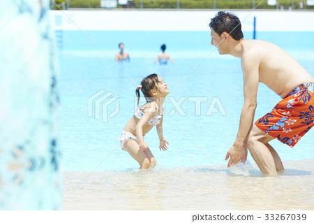 Parent and child playing in the pool Parent and child playing in the pool 33267039