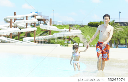 Parent and child playing in the pool Parent and child playing in the pool 33267074