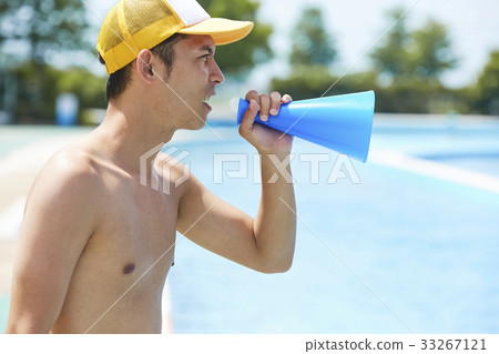 Swimming pool 33267121