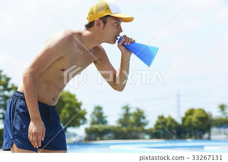 Swimming pool 33267131