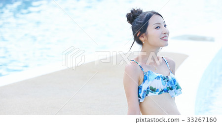 Poolside bikini woman 33267160