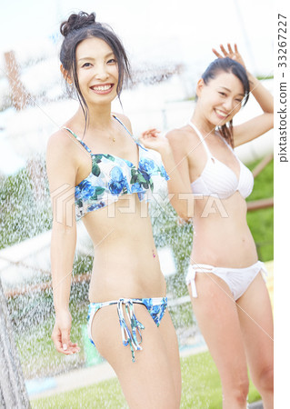 Men and women who enjoy in the pool Men and women who enjoy in the pool 33267227