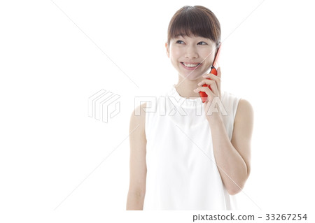 Young woman using a garaky 33267254