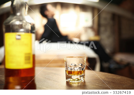清酒和玻璃 33267419