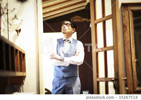 A man at a cafe 33267518