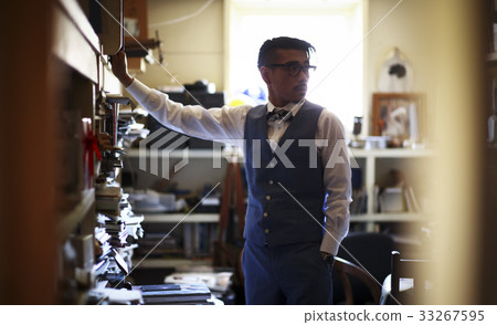 在研究中的人 33267595