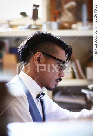 在研究中的人 33267619