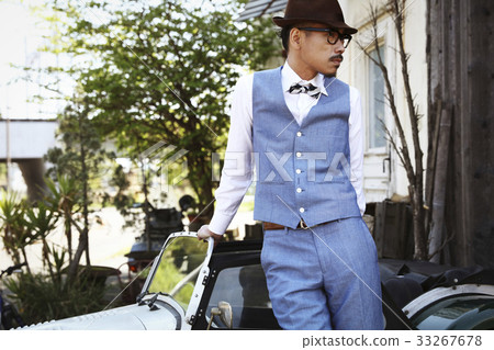 Cars and men 33267678