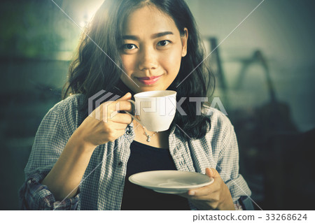 asian woman and coffee cul in hand asian woman and coffee cul in hand 33268624