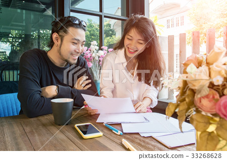 young asian freelance working at home young asian freelance working at home 33268628