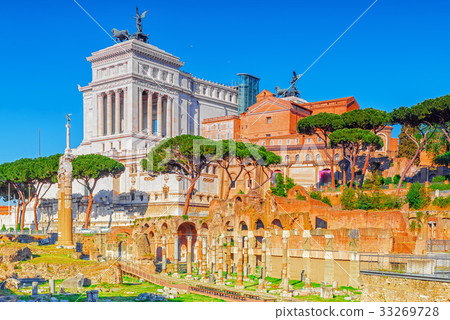 Archaeological and historical objects in Rome 33269728