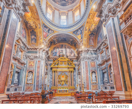 Square of Santa Maria Maggiore inside. 33269793