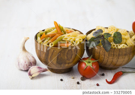 Pasta and ingredients Pasta and ingredients 33270005