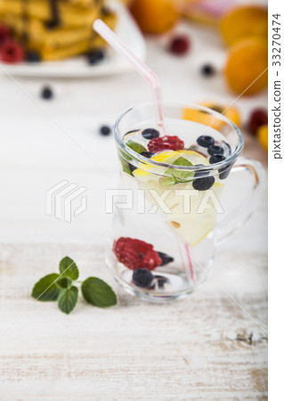 Homemade lemonade with fresh berries Homemade lemonade with fresh berries 33270474