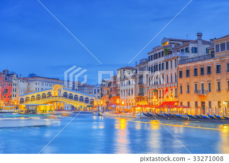 Rialto Bridge (Ponte di Rialto) Rialto Bridge (Ponte di Rialto) 33271008