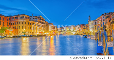 Rialto Bridge (Ponte di Rialto) Rialto Bridge (Ponte di Rialto) 33271015