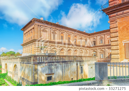 Pitti Square (Piazza pitti) 33271275