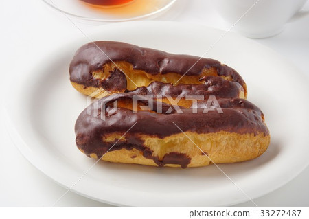 Chocolate Eclair 33272487