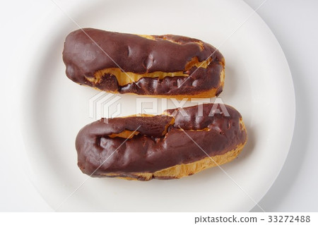 Chocolate Eclair 33272488