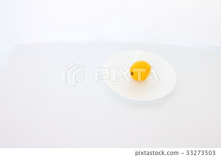 Lemon on a plate Lemon on a plate 33273503