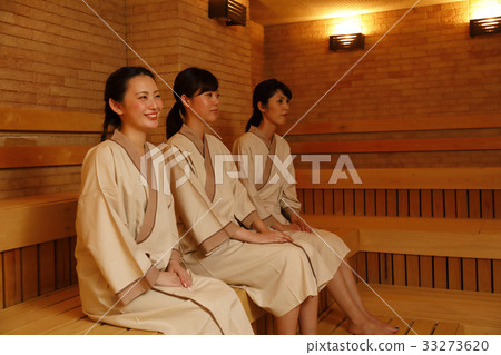 進入桑拿的女人 進入桑拿的女人 33273620