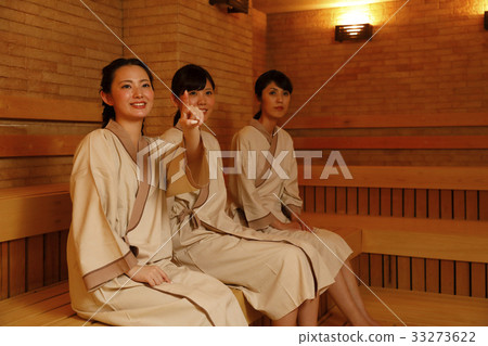 進入桑拿的女人 進入桑拿的女人 33273622