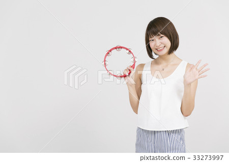 使用手鼓的女性 使用手鼓的女性 33273997