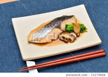 日本食品，水煮的沙丁魚（沙律，稻草）。 *國產鯖魚。 33274608