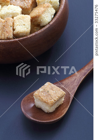 Croutons 33275476
