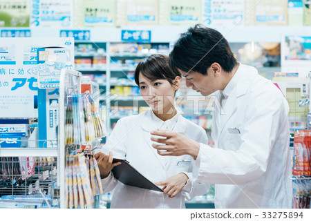 Pharmacy pharmacist 33275894