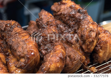 雞肉烤豬肉 雞肉烤豬肉 33277378
