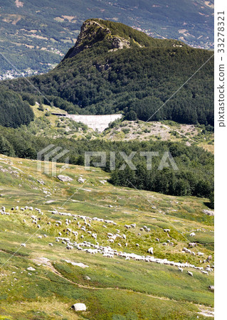 mountains of Italy: the range of Appennini 33278321