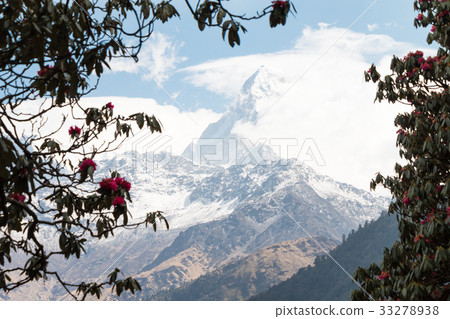 snow mountain with cloudy snow mountain with cloudy 33278938