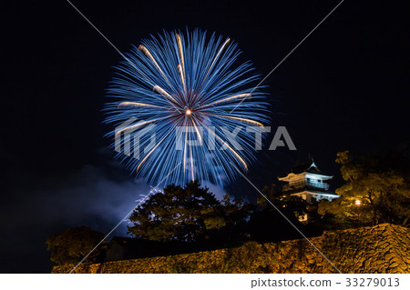Imabari Castle and fireworks 33279013