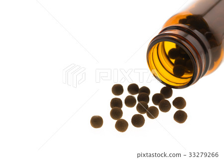 Pills and brown pill bottle 33279266