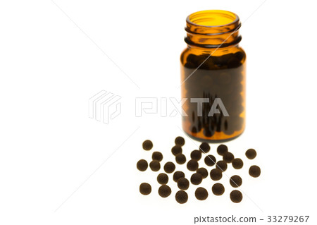 Pills and brown pill bottle 33279267